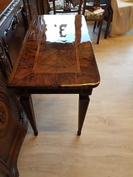 Möbelrestauration am Beispiel eines Tisches